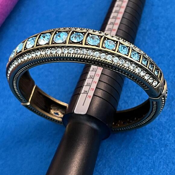 HEIDI DAUS CARIBBEAN BLUE SWAROVSKI CRYSTAL RHINESTONE BANGLE BRACELET ESTATE - Picture 7 of 9